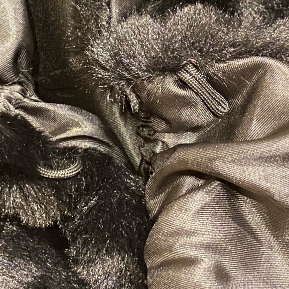 Women’s CLMMEIYUA Faux Fur Shrug/Wrap/Shawl Over the Shoulders OS fits medium - Picture 7 of 7